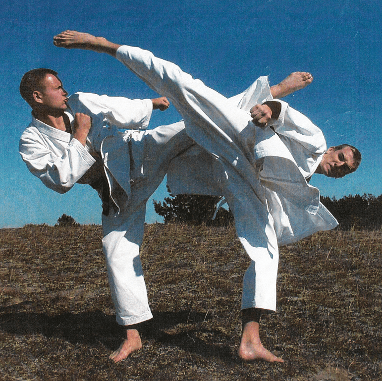 „Vasakul MATTHIAS JAAKSOO Põhjamaade meister kumites ja TANEL PÄRSS Euroopa hõbe kumites“